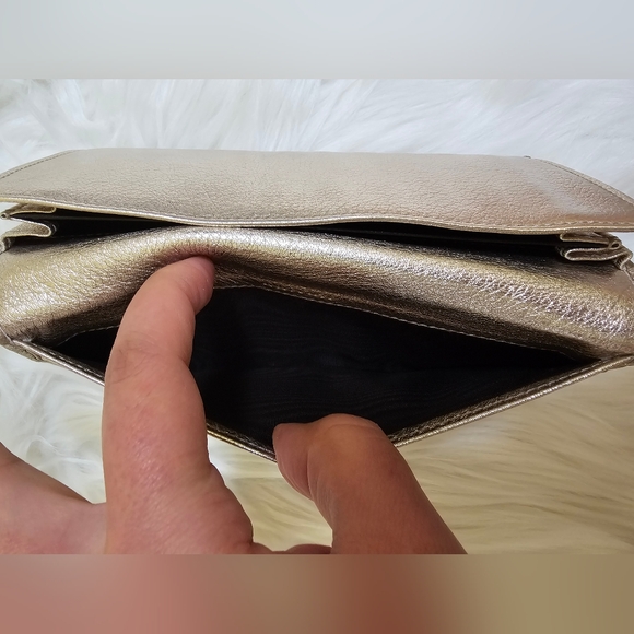 Gucci Metallic Gold Guccissima Leather Indy Continental Wallet - Picture 9 of 17